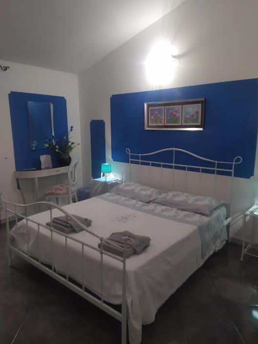 טאולאדה Locazioni Brevi La Rosaviola Guest Rooms מראה חיצוני תמונה
